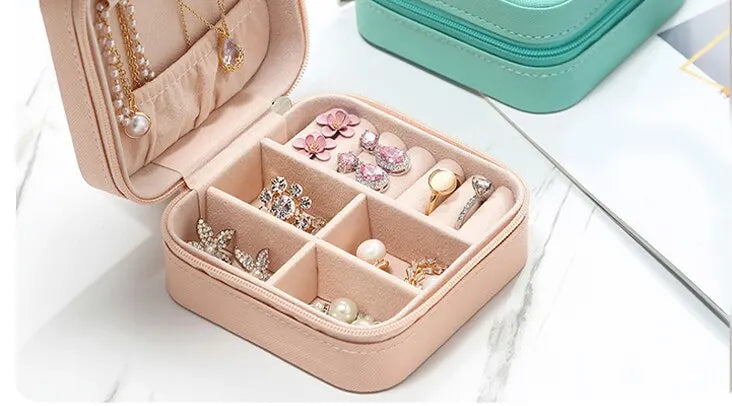 Chic Travel Jewelry Box – Compact Organizer for Rings, Earrings & Necklaces