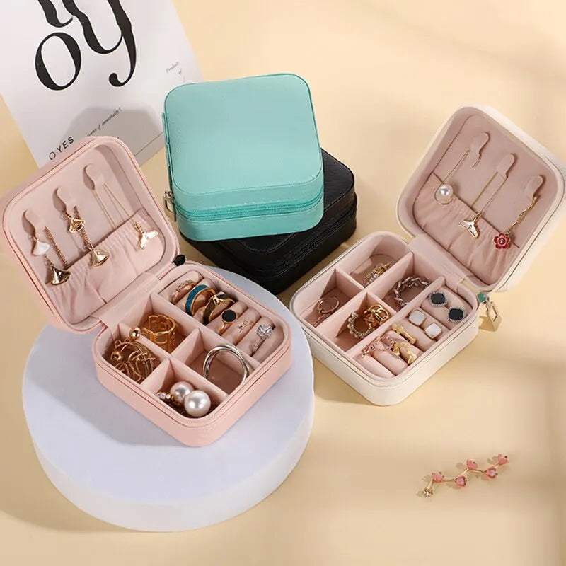 Chic Travel Jewelry Box – Compact Organizer for Rings, Earrings & Necklaces